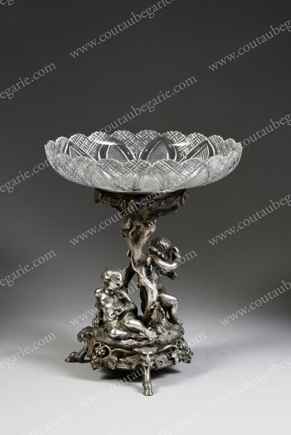 null *
LARGE FRUIT PRESENTATION CUP. 
 By Christofle, Paris, circa 1850.
In silvered...