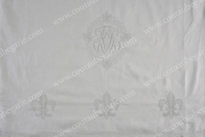 null * LARGE BED SHEET
FOR TWO PEOPLE. 
 Rectangular shape, linen bench, with embroidered...