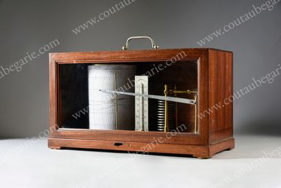 null MARINE RECORDING BAROMETER.
Mechanical barograph with weekly winding and recording...