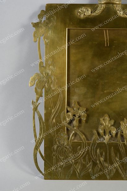 null LARGE PHOTOGRAPHIC FRAME.
In gilt bronze with iris decoration of art nouveau...