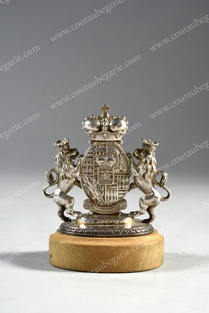 null PAPERWEIGHT FOR DESK. 
 In silver plated metal, representing the arms of a noble...