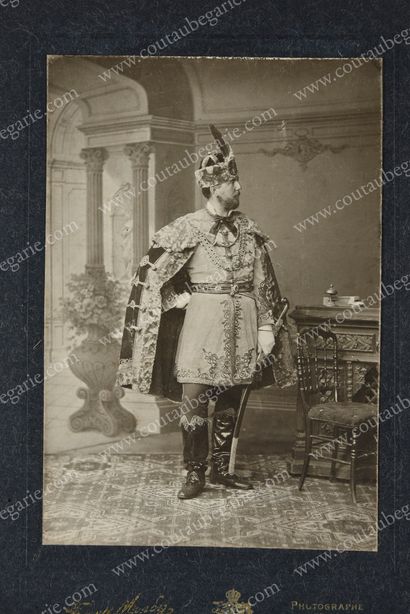 null ROMANIAN Nobility
Set of two large photographic portraits signed Franz Mandy...