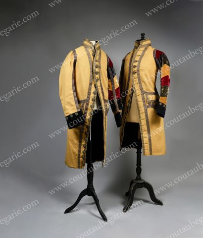null * Suit of delivery in woolen cloth.
End of the 18th century.
In evening velvet...