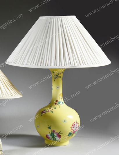 null SALON LAMP.
Ceramic, ovoid shape, resting on a circular base, topped by a long...