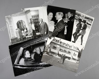 null PRESS AGENCY
Portraits of the Duke and Duchess of Windsor.
Set of six B&W prints...