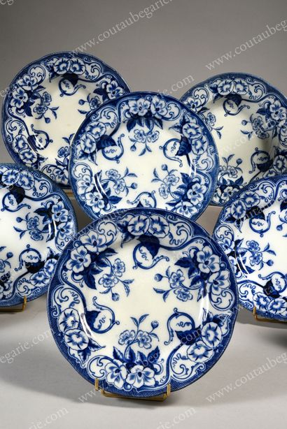 null TABLE SET.
By FLORA, Creil Montereau, circa 1890.
Set of six earthenware dinner...
