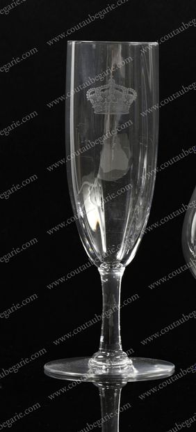 null PART OF CHAMPAGNE SERVICE
OF THE COUNT AND COUNTESS OF PARIS. 
 Set of 12 crystal...