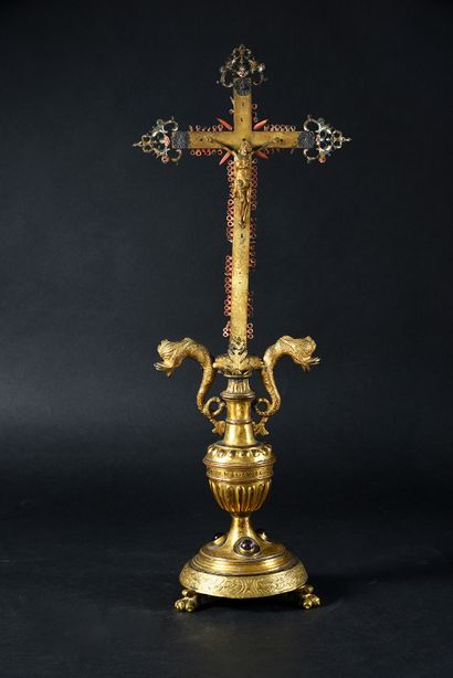 Altar cross in gilded copper, coral enamel,...