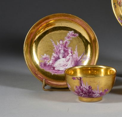 null Bol à thé et sa sous-tasse en porcelaine de Meissen du XVIIIe siècle
Marques...