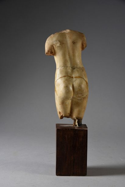 null Statuette representing the naked goddess Venus slightly inclined forward. White...