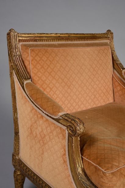 null Small armchair in carved and gilded wood, with flat back, it rests on four piriform...