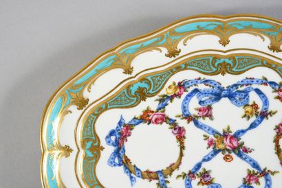null Partie de service en porcelaine de Sèvres du XVIIIe siècle
Marques en bleu aux...