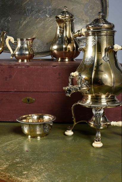 null Important regency style engraved 925e vermeil tea and coffee service composed...