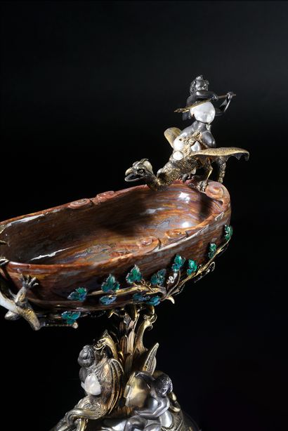 Fréderic-Jules RUDOLPHI (1808 -1872). att.à. 
Cup with chimeras.
Carved jasper cup...