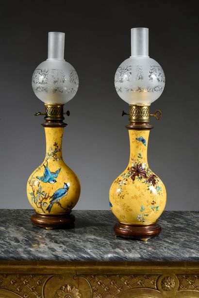 Att à Théodore DECK (1823 - 1891) 
Paire de lampes en céramique de forme balustre...