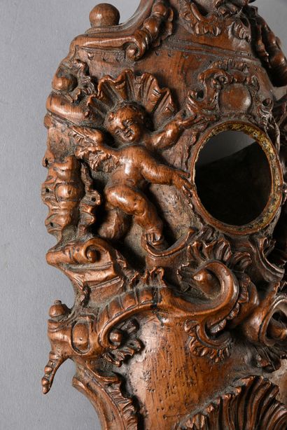 null Carved linden wood watch case decorated with two putti in a network of rocaille,...