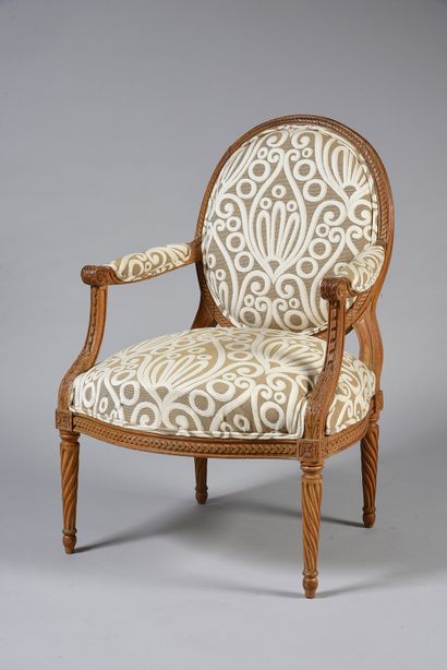 null Moulded and carved wooden armchair, with a flat medallion back carved with a...