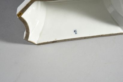 null Socle en porcelaine de Meissen du XVIIIe siècle
Marque en bleu aux deux épées...