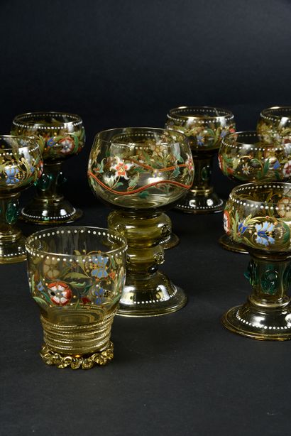Fritz Heckert Petersdorf (1837-1887) 
Suite of fourteen brown glass glasses, round...