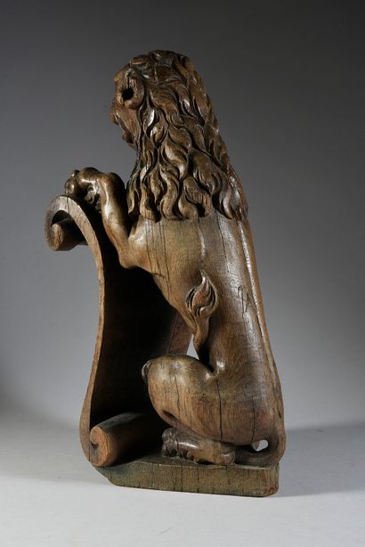 FLANDRES, XVIIe siècle 
Lion of staircase banister
In oak carved in the round. Sitting...