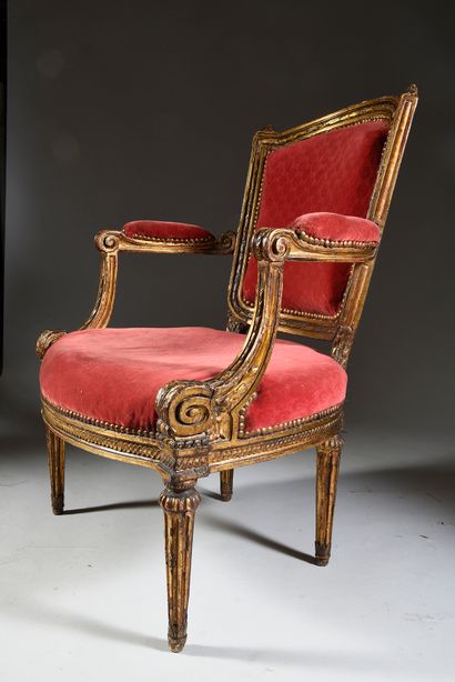 null Large moulded, carved and gilded wooden armchair, the cabriolet back with basket...