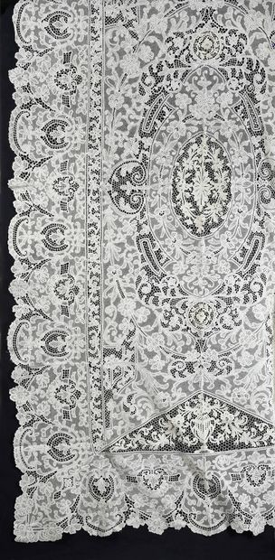 null Beautiful lace tablecloth, Belgium, 1st half of the 20th century.
In handmade...