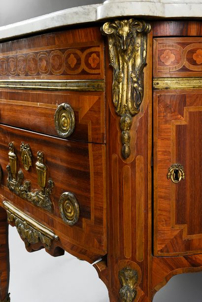 null Curved chest of drawers in satinwood, violet wood, rosewood, green stained wood...