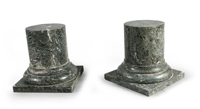 null Paire de socles de colonne en marbre Vert de Mer
H. : 34,5 cm, 34 x 34 cm, D....