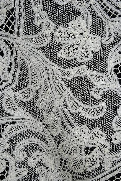 null Beautiful lace tablecloth, Belgium, 1st half of the 20th century.
In handmade...