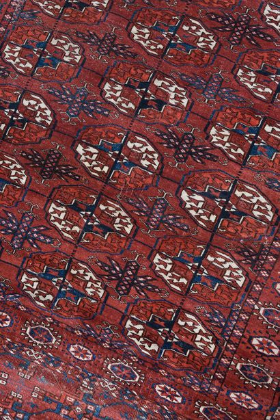 null Rare and very old Tekke Bukhara .Turkmèn
Around 1860
Dimensions 240 x200 cm
Technical...