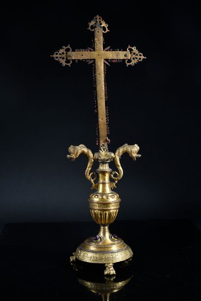 null Altar cross in gilded copper, coral enamel, amethyst, decorated with foliage...