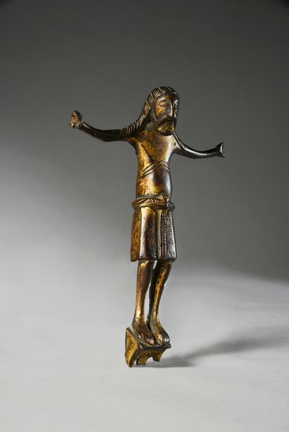 Angleterre, milieu du XIIe siècle 
Christ
In bronze with remains of gilding, hollow...