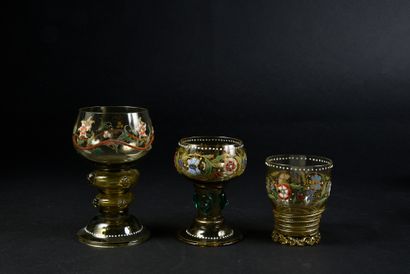 Fritz Heckert Petersdorf (1837-1887) 
Suite de quatorze verres en verre brun, base...