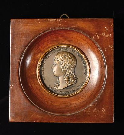 null Louis XVII. Médaille en bronze signée F. Du Vivier, représentant le profil du...