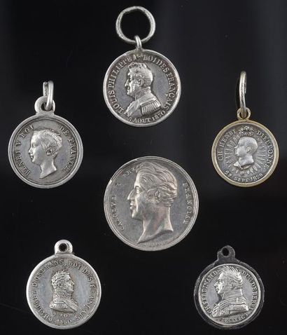 null Lot de 6 petites médailles commémoratives en argent, représentant la naissance...