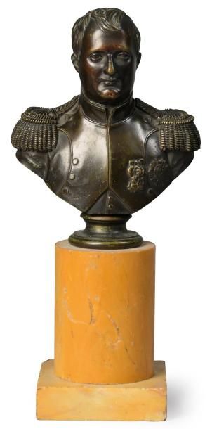 null Napoléon Ier, empereur des Français (1769-1821). Buste en bronze le représentant...