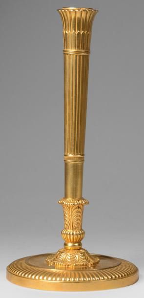 null Flambeau en bronze doré à tige forme carquois uni, modèle livré en 1808 par...