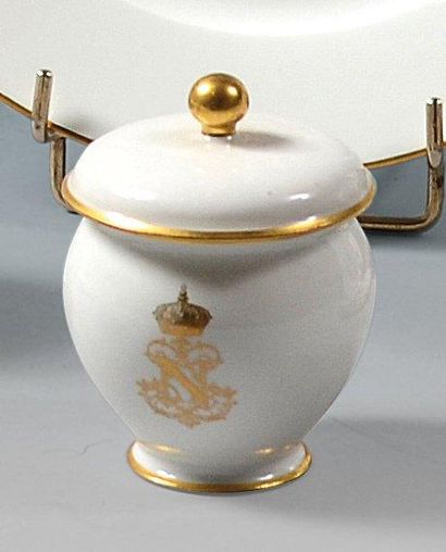 null Napoléon III, empereur des Français (1852-1870). Petit pot à crème en porcelaine...
