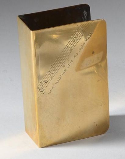 null Etui à boîte d'allumettes en métal doré, de forme rectangulaire, gravé d'une...
