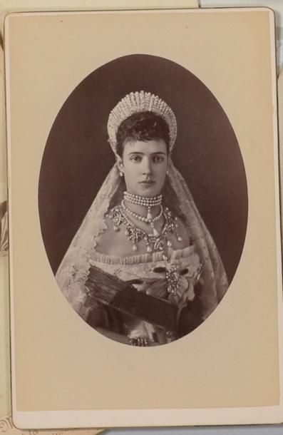 null Maria Féodorovna, impératrice de Russie. Portrait photographique par Levitsky...