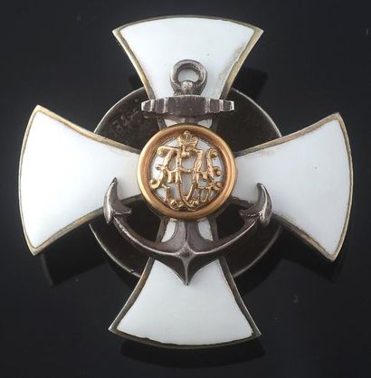 null Badge du 199ème régiment d'infanterie de Cronstadt, en argent, émail, avec sa...