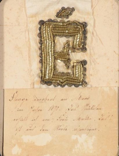 null Bataille du Mans. Fragment du drapeau d'un régiment français, en fil d'or conquis...