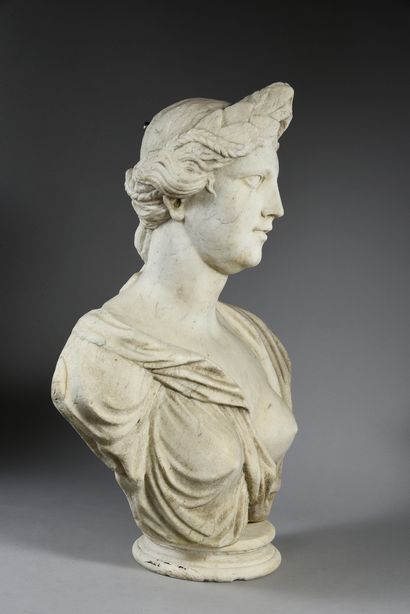 Attribué à Jean RAON (1630-1707). 


«Allégorie de l'Eté»



Buste en marbre blanc...
