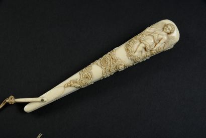 null Turning bouquet, circa 1890
Broken ivory fan** presenting a closed carved garland...
