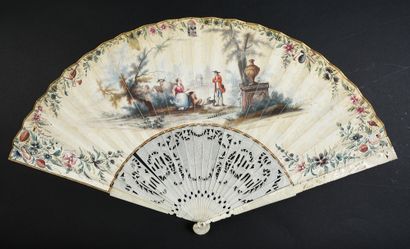 null Pastorale, vers 1750
Éventail plié, la feuille en peau peinte à la gouache sur...