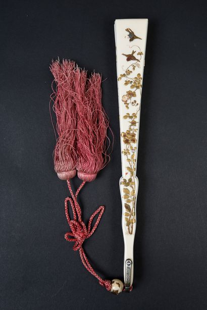 null Cranes, Japan, circa 1880
Broken ivory fan*, "Zoge-Ogi", decorated in "hiramaki-e"...