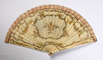 null Young girls, circa 1900-1920
Fan of broken type in bone painted with a gallant...