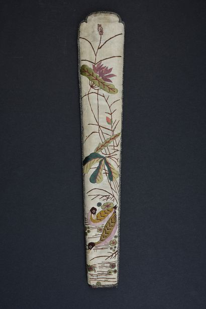  Fan case, China, 19th century In beige silk embroidered with two birds among flowering...