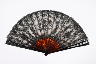 Two fans, circa 1900-1920 *Flowers in sequins
Folded...