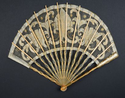 null Art nouveau, circa 1900
Fan, balloon shape, the leaf in metallic gilded tulle...